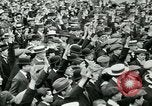 Standbild Britischen Kriegsveteranen zeigen London England Vereinigtes Königreich, 1919, aus Sekunde 9 historischem Filmmaterial Videoclip 65675026050