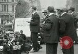 Standbild Britischen Kriegsveteranen zeigen London England Vereinigtes Königreich, 1919, aus Sekunde 20 historischem Filmmaterial Videoclip 65675026050