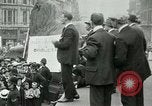 Standbild Britischen Kriegsveteranen zeigen London England Vereinigtes Königreich, 1919, aus Sekunde 24 historischem Filmmaterial Videoclip 65675026050