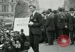 Standbild Britischen Kriegsveteranen zeigen London England Vereinigtes Königreich, 1919, aus Sekunde 28 historischem Filmmaterial Videoclip 65675026050