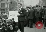 Standbild Britischen Kriegsveteranen zeigen London England Vereinigtes Königreich, 1919, aus Sekunde 29 historischem Filmmaterial Videoclip 65675026050