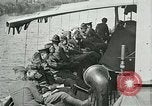Immagine di Soldati americani off duty prima guerra mondiale di intrattenimento Maidenhead Inghilterra, 1918, secondo 6 filmato di repertorio 65675026057