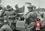 Immagine di Soldati americani off duty prima guerra mondiale di intrattenimento Maidenhead Inghilterra, 1918, secondo 15 filmato di repertorio 65675026057