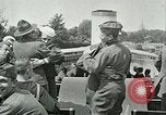 Immagine di Soldati americani off duty prima guerra mondiale di intrattenimento Maidenhead Inghilterra, 1918, secondo 17 filmato di repertorio 65675026057