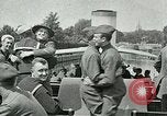 Immagine di Soldati americani off duty prima guerra mondiale di intrattenimento Maidenhead Inghilterra, 1918, secondo 19 filmato di repertorio 65675026057
