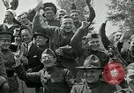 Immagine di Soldati americani off duty prima guerra mondiale di intrattenimento Maidenhead Inghilterra, 1918, secondo 37 filmato di repertorio 65675026057