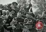 Immagine di Soldati americani off duty prima guerra mondiale di intrattenimento Maidenhead Inghilterra, 1918, secondo 38 filmato di repertorio 65675026057