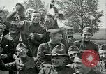 Immagine di Soldati americani off duty prima guerra mondiale di intrattenimento Maidenhead Inghilterra, 1918, secondo 40 filmato di repertorio 65675026057