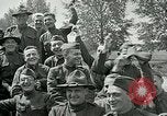 Immagine di Soldati americani off duty prima guerra mondiale di intrattenimento Maidenhead Inghilterra, 1918, secondo 42 filmato di repertorio 65675026057