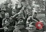 Immagine di Soldati americani off duty prima guerra mondiale di intrattenimento Maidenhead Inghilterra, 1918, secondo 43 filmato di repertorio 65675026057