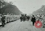 Standbild Frauen Arbeitnehmer London England Vereinigtes Königreich, 1918, aus Sekunde 33 historischem Filmmaterial Videoclip 65675026059