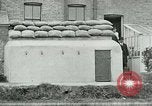 Standbild Ersten Weltkrieg era Luftschutzbunker London England Vereinigtes Königreich, 1918, aus Sekunde 10 historischem Filmmaterial Videoclip 65675026060