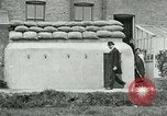 Standbild Ersten Weltkrieg era Luftschutzbunker London England Vereinigtes Königreich, 1918, aus Sekunde 12 historischem Filmmaterial Videoclip 65675026060