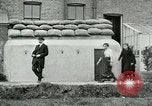 Standbild Ersten Weltkrieg era Luftschutzbunker London England Vereinigtes Königreich, 1918, aus Sekunde 14 historischem Filmmaterial Videoclip 65675026060