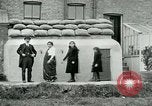 Standbild Ersten Weltkrieg era Luftschutzbunker London England Vereinigtes Königreich, 1918, aus Sekunde 16 historischem Filmmaterial Videoclip 65675026060