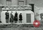 Standbild Ersten Weltkrieg era Luftschutzbunker London England Vereinigtes Königreich, 1918, aus Sekunde 18 historischem Filmmaterial Videoclip 65675026060