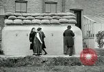 Standbild Ersten Weltkrieg era Luftschutzbunker London England Vereinigtes Königreich, 1918, aus Sekunde 21 historischem Filmmaterial Videoclip 65675026060