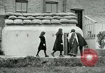 Standbild Ersten Weltkrieg era Luftschutzbunker London England Vereinigtes Königreich, 1918, aus Sekunde 23 historischem Filmmaterial Videoclip 65675026060