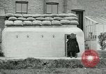 Standbild Ersten Weltkrieg era Luftschutzbunker London England Vereinigtes Königreich, 1918, aus Sekunde 26 historischem Filmmaterial Videoclip 65675026060