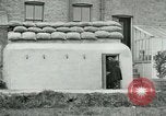 Standbild Ersten Weltkrieg era Luftschutzbunker London England Vereinigtes Königreich, 1918, aus Sekunde 27 historischem Filmmaterial Videoclip 65675026060