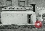 Standbild Ersten Weltkrieg era Luftschutzbunker London England Vereinigtes Königreich, 1918, aus Sekunde 30 historischem Filmmaterial Videoclip 65675026060