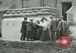Standbild Ersten Weltkrieg era Luftschutzbunker London England Vereinigtes Königreich, 1918, aus Sekunde 31 historischem Filmmaterial Videoclip 65675026060