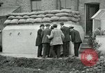 Standbild Ersten Weltkrieg era Luftschutzbunker London England Vereinigtes Königreich, 1918, aus Sekunde 35 historischem Filmmaterial Videoclip 65675026060