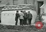 Standbild Ersten Weltkrieg era Luftschutzbunker London England Vereinigtes Königreich, 1918, aus Sekunde 37 historischem Filmmaterial Videoclip 65675026060