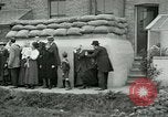 Standbild Ersten Weltkrieg era Luftschutzbunker London England Vereinigtes Königreich, 1918, aus Sekunde 45 historischem Filmmaterial Videoclip 65675026060