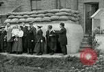 Standbild Ersten Weltkrieg era Luftschutzbunker London England Vereinigtes Königreich, 1918, aus Sekunde 46 historischem Filmmaterial Videoclip 65675026060