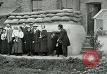 Standbild Ersten Weltkrieg era Luftschutzbunker London England Vereinigtes Königreich, 1918, aus Sekunde 47 historischem Filmmaterial Videoclip 65675026060