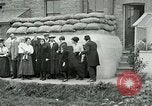 Standbild Ersten Weltkrieg era Luftschutzbunker London England Vereinigtes Königreich, 1918, aus Sekunde 48 historischem Filmmaterial Videoclip 65675026060