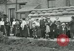 Standbild Ersten Weltkrieg era Luftschutzbunker London England Vereinigtes Königreich, 1918, aus Sekunde 51 historischem Filmmaterial Videoclip 65675026060