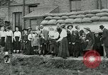 Standbild Ersten Weltkrieg era Luftschutzbunker London England Vereinigtes Königreich, 1918, aus Sekunde 54 historischem Filmmaterial Videoclip 65675026060