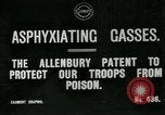 Standbild Allenbury Gasmaske im 1 Weltkrieg England, Vereinigtes Königreich, 1915, aus Sekunde 1 historischem Filmmaterial Videoclip 65675026081