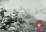 Standbild Allenbury Gasmaske im 1 Weltkrieg England, Vereinigtes Königreich, 1915, aus Sekunde 12 historischem Filmmaterial Videoclip 65675026081