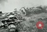 Standbild Allenbury Gasmaske im 1 Weltkrieg England, Vereinigtes Königreich, 1915, aus Sekunde 27 historischem Filmmaterial Videoclip 65675026081
