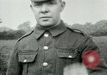 Standbild Allenbury Gasmaske im 1 Weltkrieg England, Vereinigtes Königreich, 1915, aus Sekunde 34 historischem Filmmaterial Videoclip 65675026081