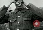 Standbild Allenbury Gasmaske im 1 Weltkrieg England, Vereinigtes Königreich, 1915, aus Sekunde 36 historischem Filmmaterial Videoclip 65675026081