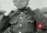 Standbild Allenbury Gasmaske im 1 Weltkrieg England, Vereinigtes Königreich, 1915, aus Sekunde 38 historischem Filmmaterial Videoclip 65675026081