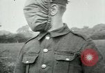 Standbild Allenbury Gasmaske im 1 Weltkrieg England, Vereinigtes Königreich, 1915, aus Sekunde 41 historischem Filmmaterial Videoclip 65675026081