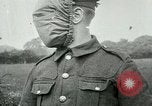 Standbild Allenbury Gasmaske im 1 Weltkrieg England, Vereinigtes Königreich, 1915, aus Sekunde 42 historischem Filmmaterial Videoclip 65675026081