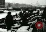 Image scènes dans Petrograd peu après la Révolution d'octobre soviétique Saint Petersburg Russie soviétique, 1917, de la seconde 21 séquences d'archives historiques vidéo 65675026082