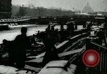Image scènes dans Petrograd peu après la Révolution d'octobre soviétique Saint Petersburg Russie soviétique, 1917, de la seconde 26 séquences d'archives historiques vidéo 65675026082
