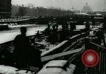 Image scènes dans Petrograd peu après la Révolution d'octobre soviétique Saint Petersburg Russie soviétique, 1917, de la seconde 27 séquences d'archives historiques vidéo 65675026082