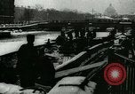 Image scènes dans Petrograd peu après la Révolution d'octobre soviétique Saint Petersburg Russie soviétique, 1917, de la seconde 28 séquences d'archives historiques vidéo 65675026082