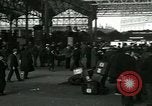 Standbild Britische Eisenbahnerstreik London England, 1919, aus Sekunde 24 historischem Filmmaterial Videoclip 65675026083