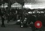 Standbild Britische Eisenbahnerstreik London England, 1919, aus Sekunde 26 historischem Filmmaterial Videoclip 65675026083
