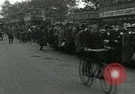 Standbild Britische Eisenbahnerstreik London England, 1919, aus Sekunde 40 historischem Filmmaterial Videoclip 65675026083