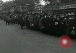 Standbild Britische Eisenbahnerstreik London England, 1919, aus Sekunde 41 historischem Filmmaterial Videoclip 65675026083